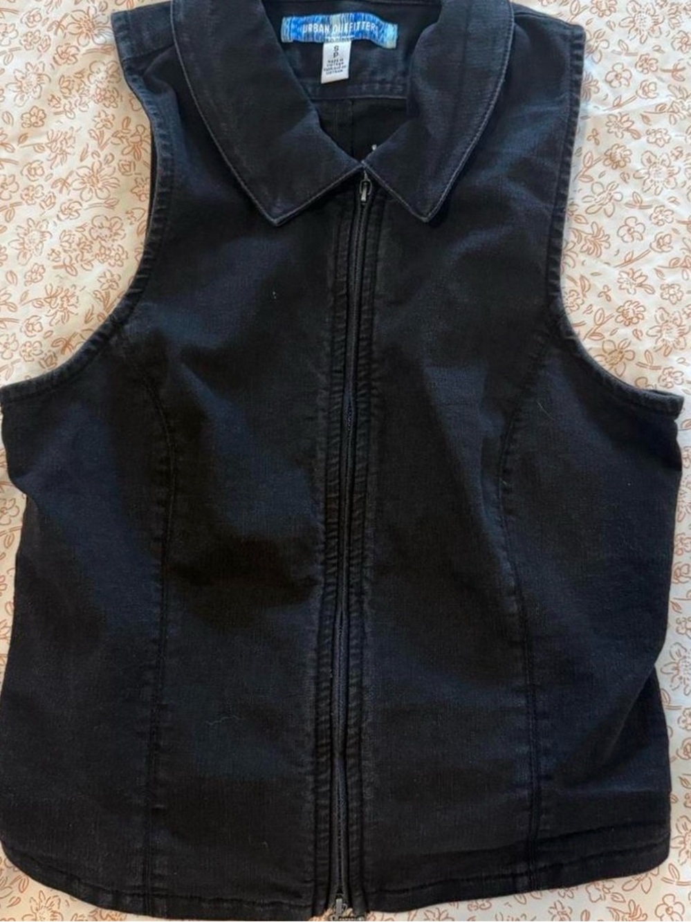 Urban Outfitters Black Sleeveless Zip-Up Collared Vest